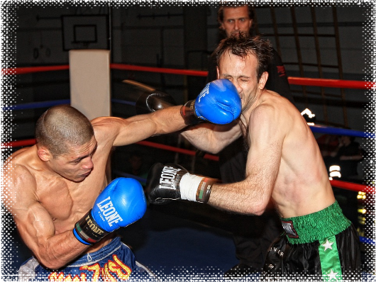 Kickboxing Pelea Muay Thai high knee